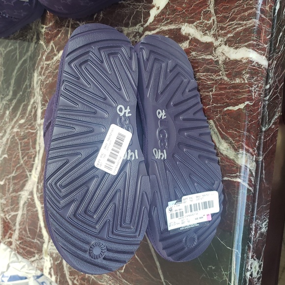 UGG Girls' Classic II Iridescent Stars Boots - Picture 5 of 7